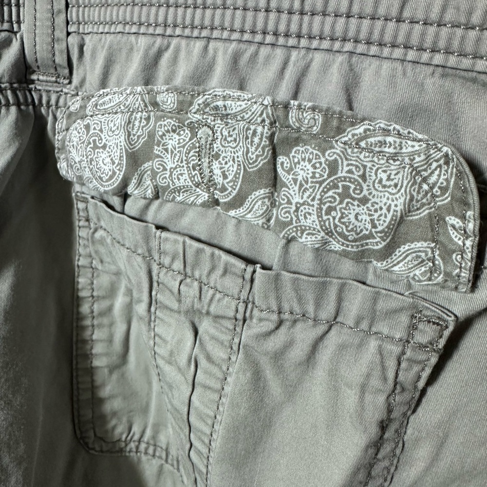 Women’s khaki Cargo Shorts